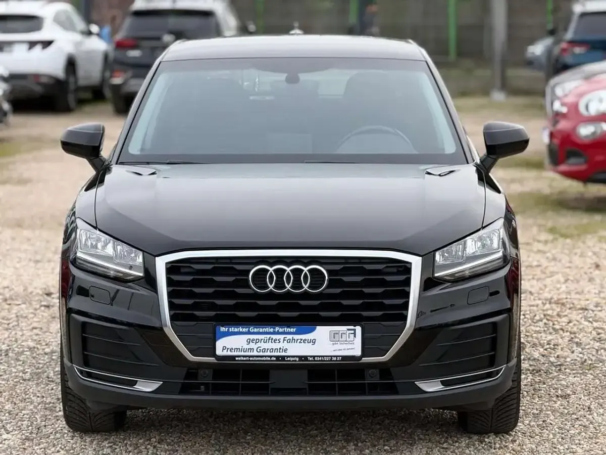 Gebraucht Audi Q2 Basis 116 PS (85 kW) 2017 Schwarz SUV