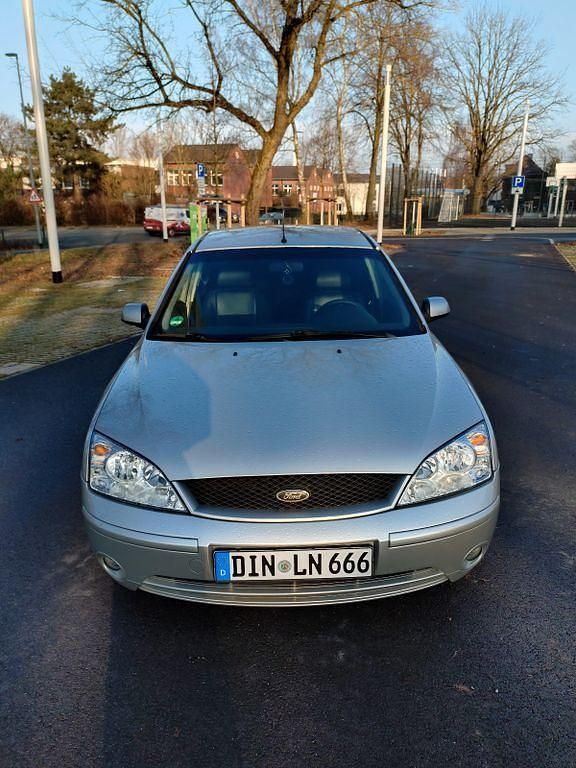 Gebraucht Ford Mondeo 145 PS (106 kW) 2001 Silber Limousine