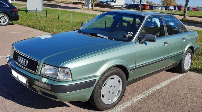 Grün Gebraucht 1992 Audi 80 Limousine | 9.999 € - Bild 1/4