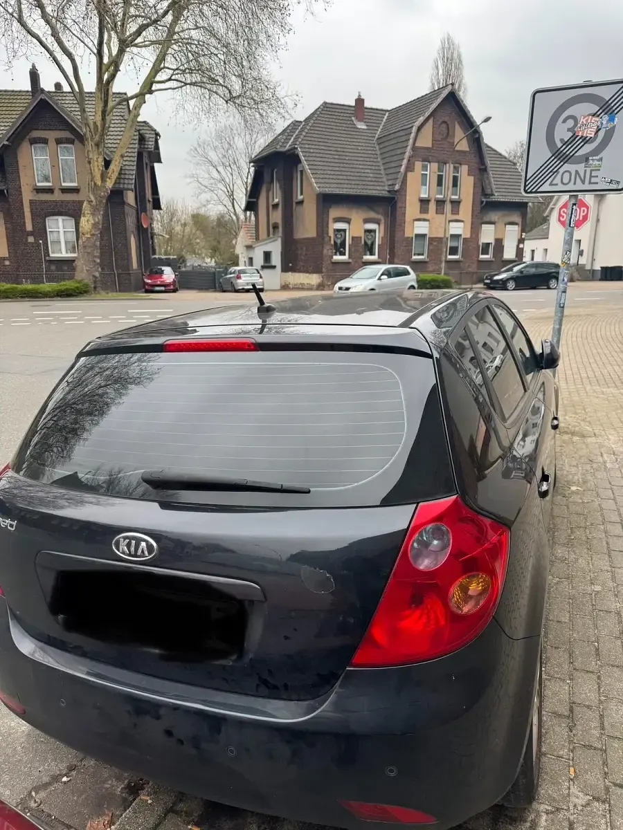 Używany Kia Ceed 143 KM (105 kW) 2008 Czarny Hatchback