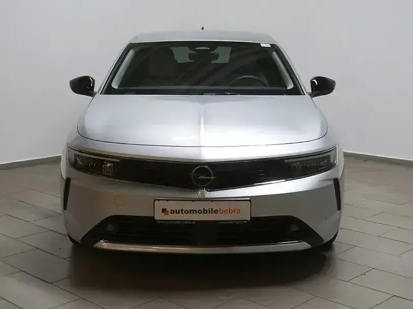 Usado Opel Astra Elegance 131 HP (96 kW) 2023 Prateado Sedan