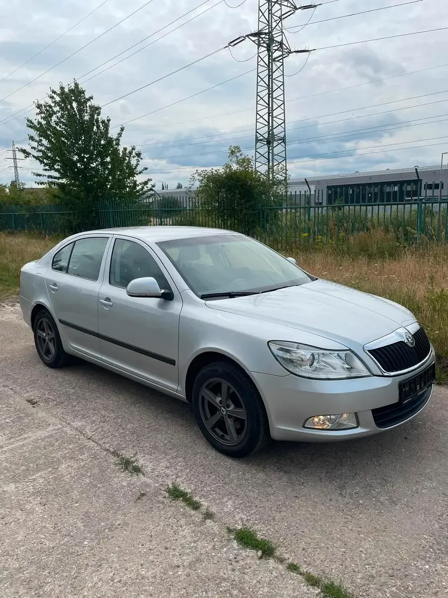 Gebraucht Skoda Octavia 105 PS (77 kW) 2011 Silber Limousine