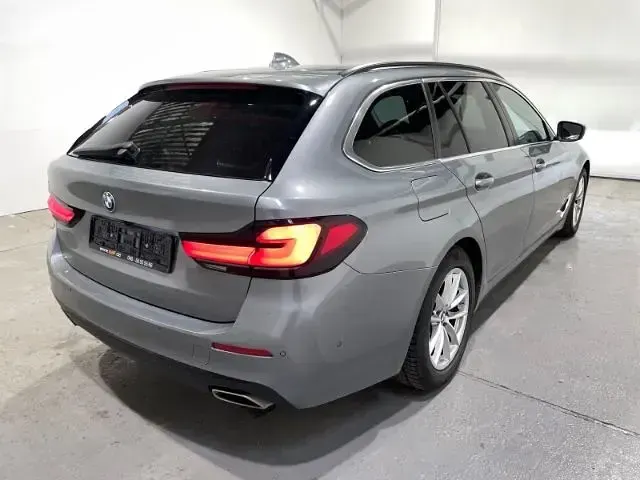 Gebraucht BMW 520 190 PS (139 kW) 2023 Skyscraper grey Kombi