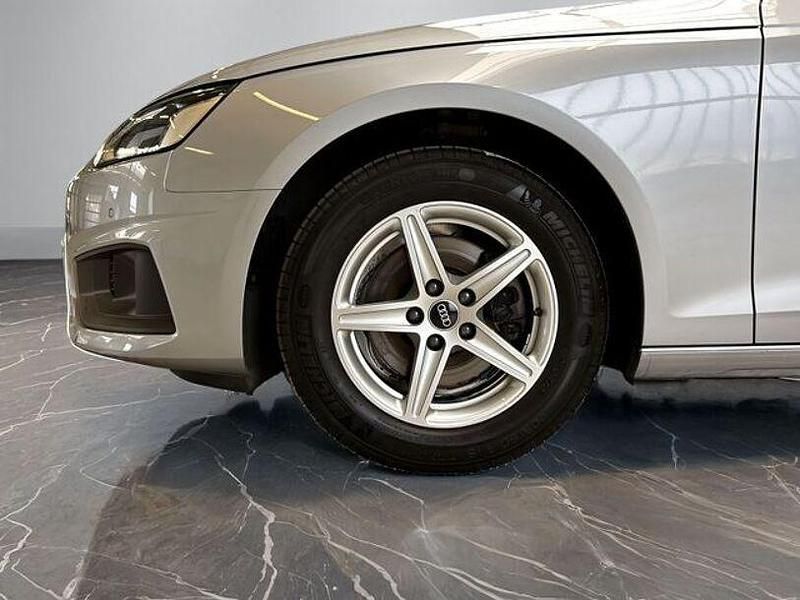 Gebraucht Audi A4 Basis 163 PS (119 kW) 2023 Silber Kombi