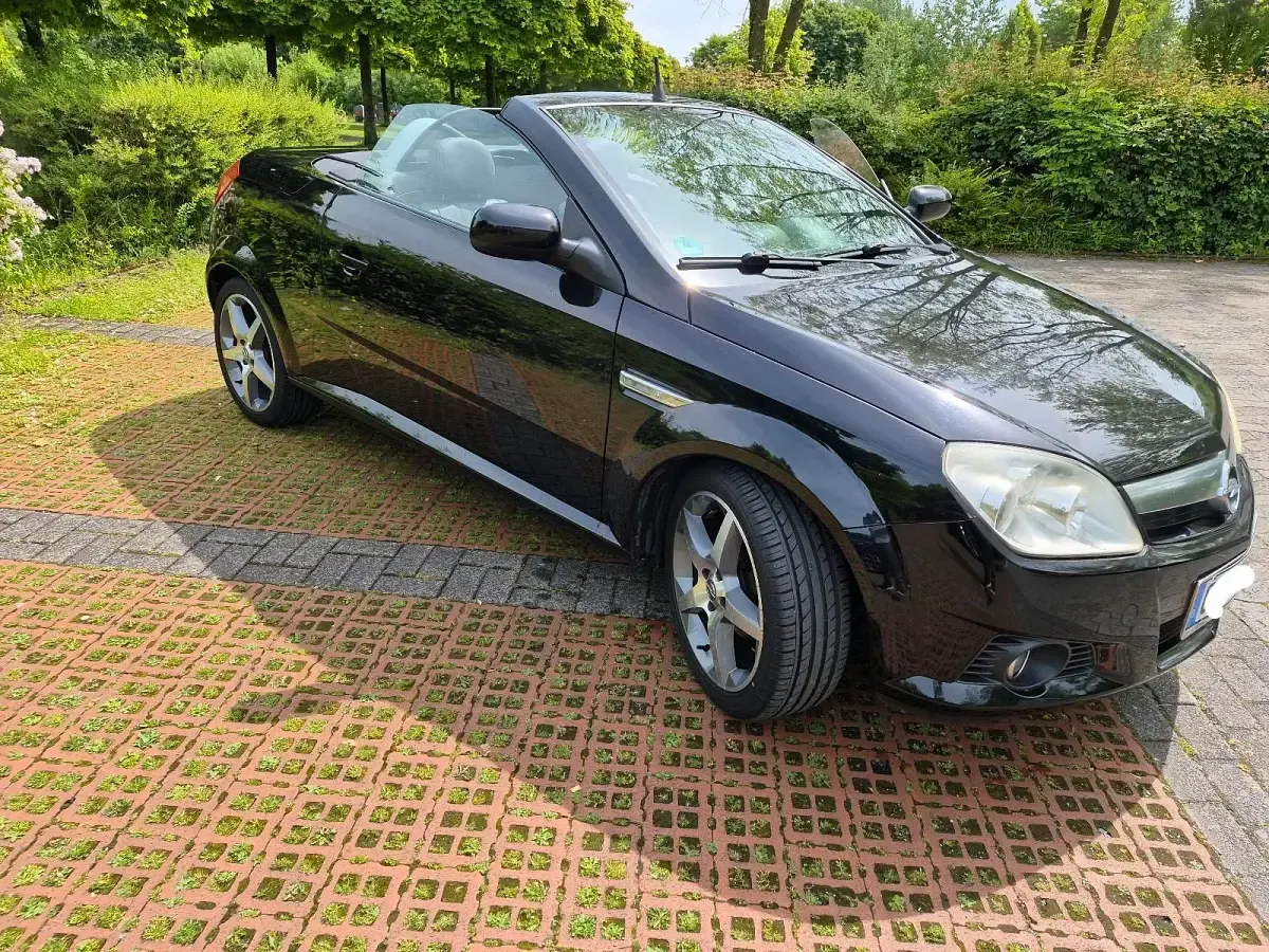 Gebraucht Opel Tigra 90 PS (66 kW) 2008 Schwarz Cabrio