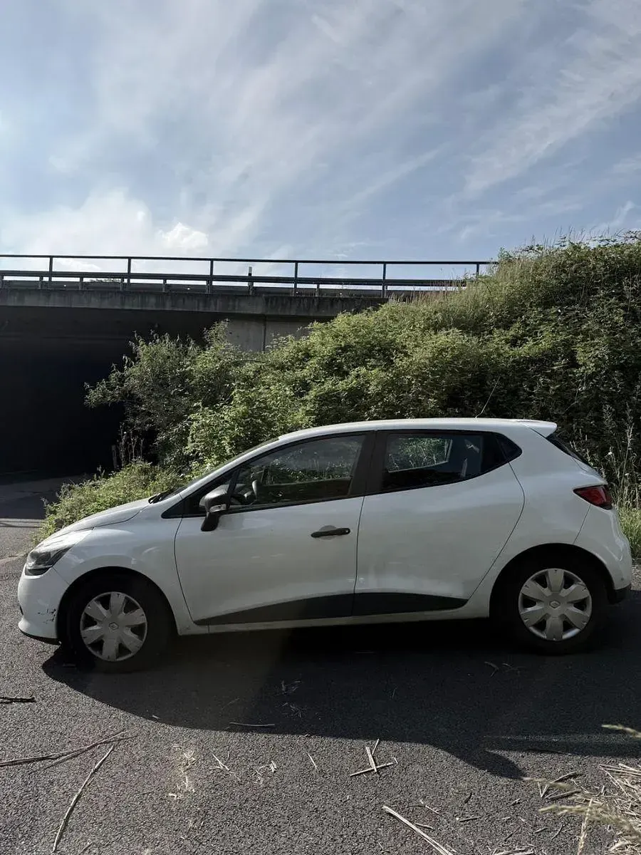 Gebraucht Renault Clio Authentique 65 PS (47 kW) 2014 Weiß Kleinwagen