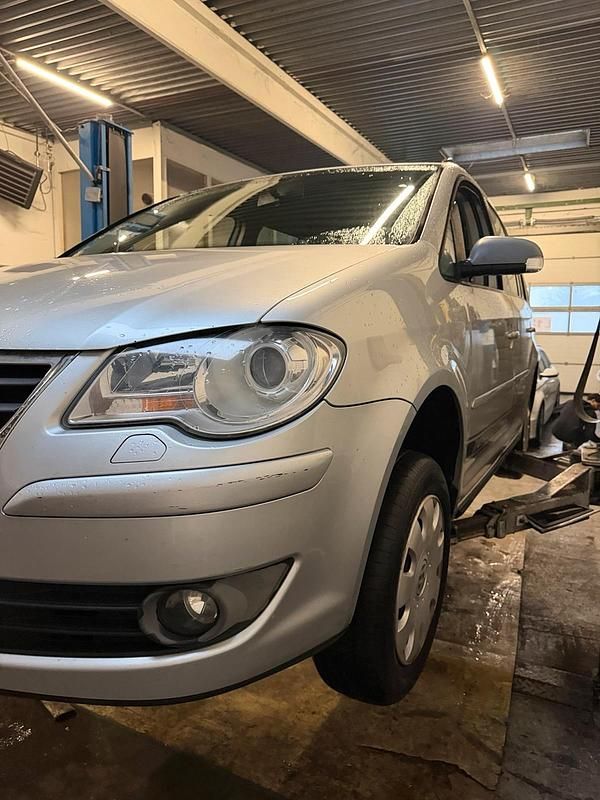 Gebraucht VW Touran 109 PS (80 kW) 2008 Silber Van / Kleinbus