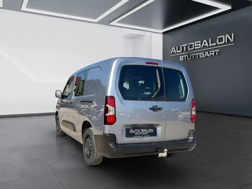 Gebraucht Peugeot Partner 131 PS (96 kW) 2020 Silber Van / Kleinbus