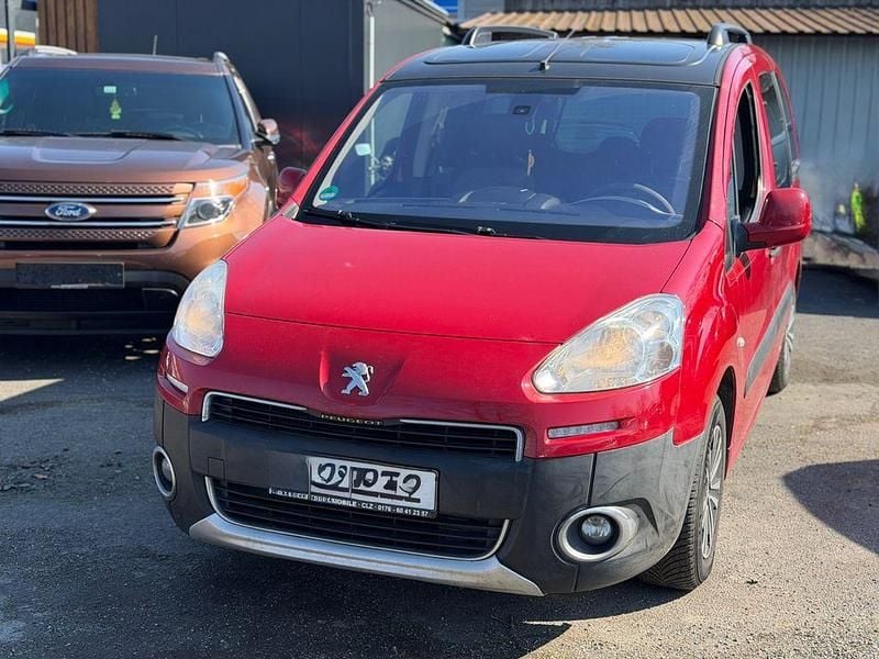 Gebraucht Peugeot TePee Active 92 PS (67 kW) 2014 Rot Van / Kleinbus