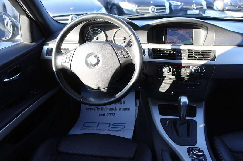 Gebraucht BMW 320 184 PS (135 kW) 2011 Black sapphire metallic Kombi