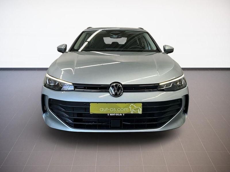 Gebraucht VW Passat 122 PS (89 kW) 2024 Silber Kombi