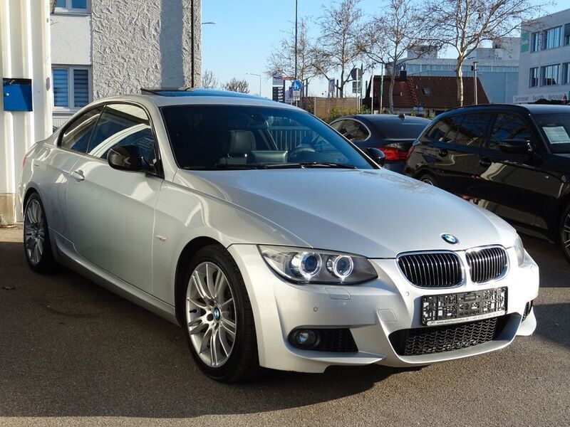 Silber Gebraucht 2011 BMW 320 M Sport Coupé | 10.950 € (Fairer Preis) - Bild 1/4