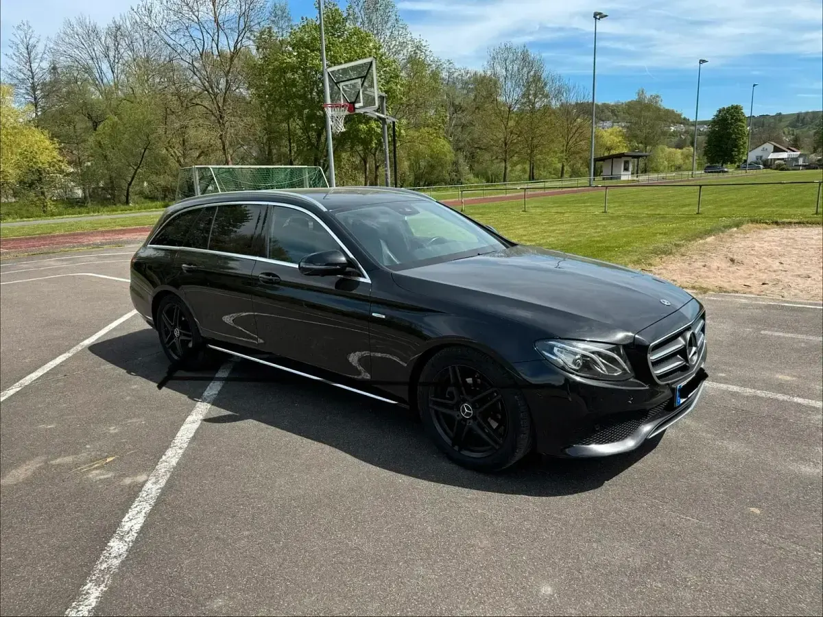 Używany Mercedes E220 194 KM (142 kW) 2016 Czarny Kombi