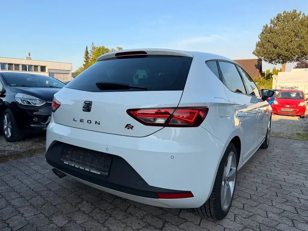 Używany Seat Leon FR 150 KM (110 kW) 2015 Biały Sedan/Limuzyna