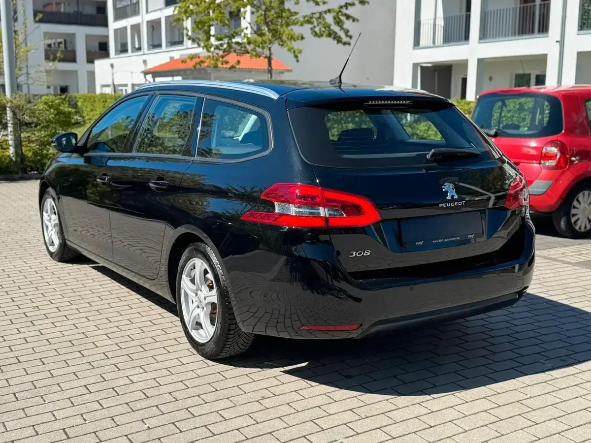 Gebraucht Peugeot 308 Active 131 PS (96 kW) 2018 Schwarz Kombi