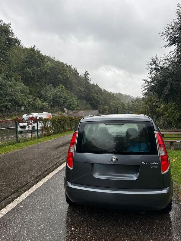 Grau Gebraucht 2007 Skoda Roomster Van / Kleinbus | 1.600 € - Bild 1/4