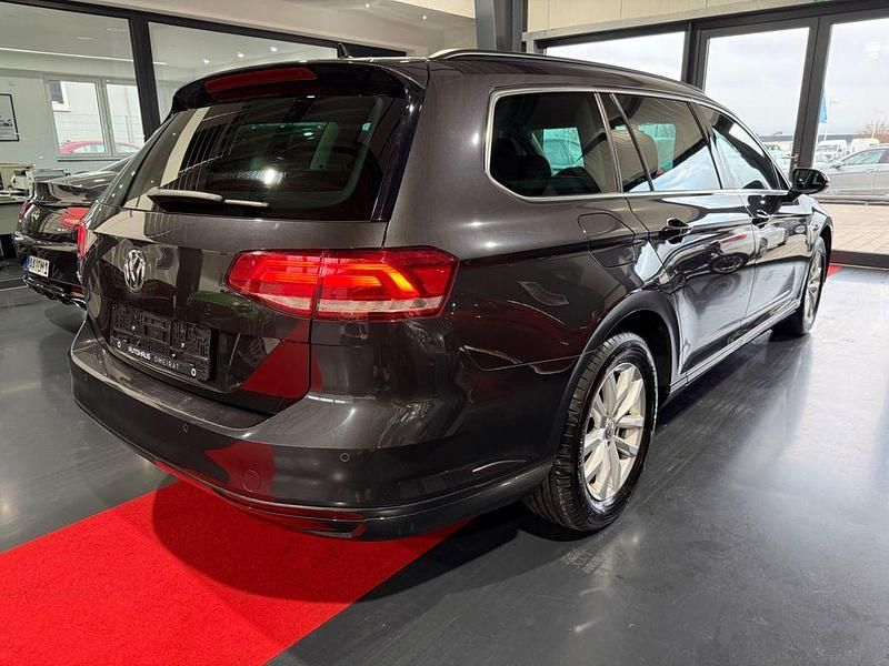 Gebraucht VW Passat Comfortline 150 PS (110 kW) 2017 Grau Limousine