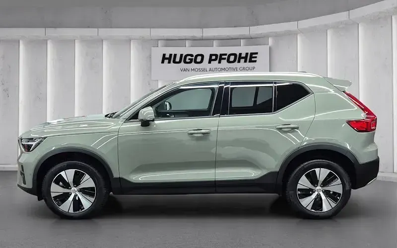 Gebraucht Volvo XC40 Core 163 PS (119 kW) 2023 Grün SUV