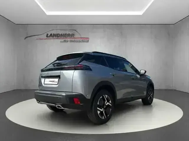 Neu Peugeot 2008 Allure 131 PS (96 kW) 2025 Grau selenium SUV