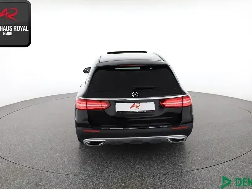 Używany Mercedes E400 340 KM (250 kW) 2020 Czarny Kombi