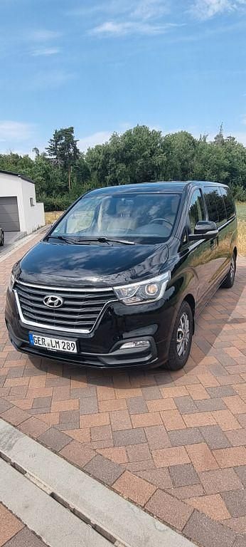 Schwarz Gebraucht 2020 Hyundai H-1 Van / Kleinbus | 30.390 € (Etwas zu teuer) - Bild 1/4