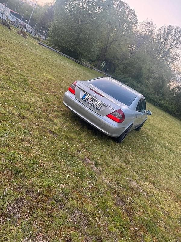 Gebraucht Mercedes E320 Avantgarde 224 PS (164 kW) 2006 Grau Limousine