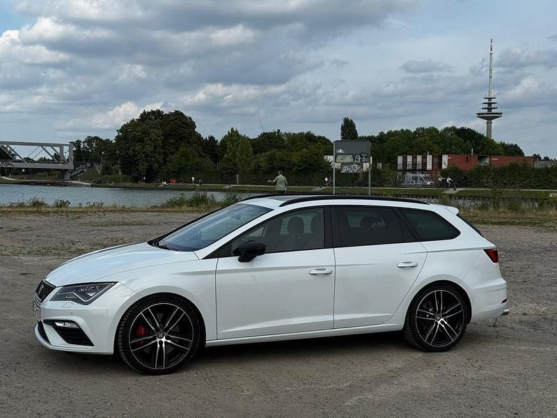 Weiß Gebraucht 2018 Cupra Leon Kombi | 20.500 € (Guter Preis) - Bild 1/4