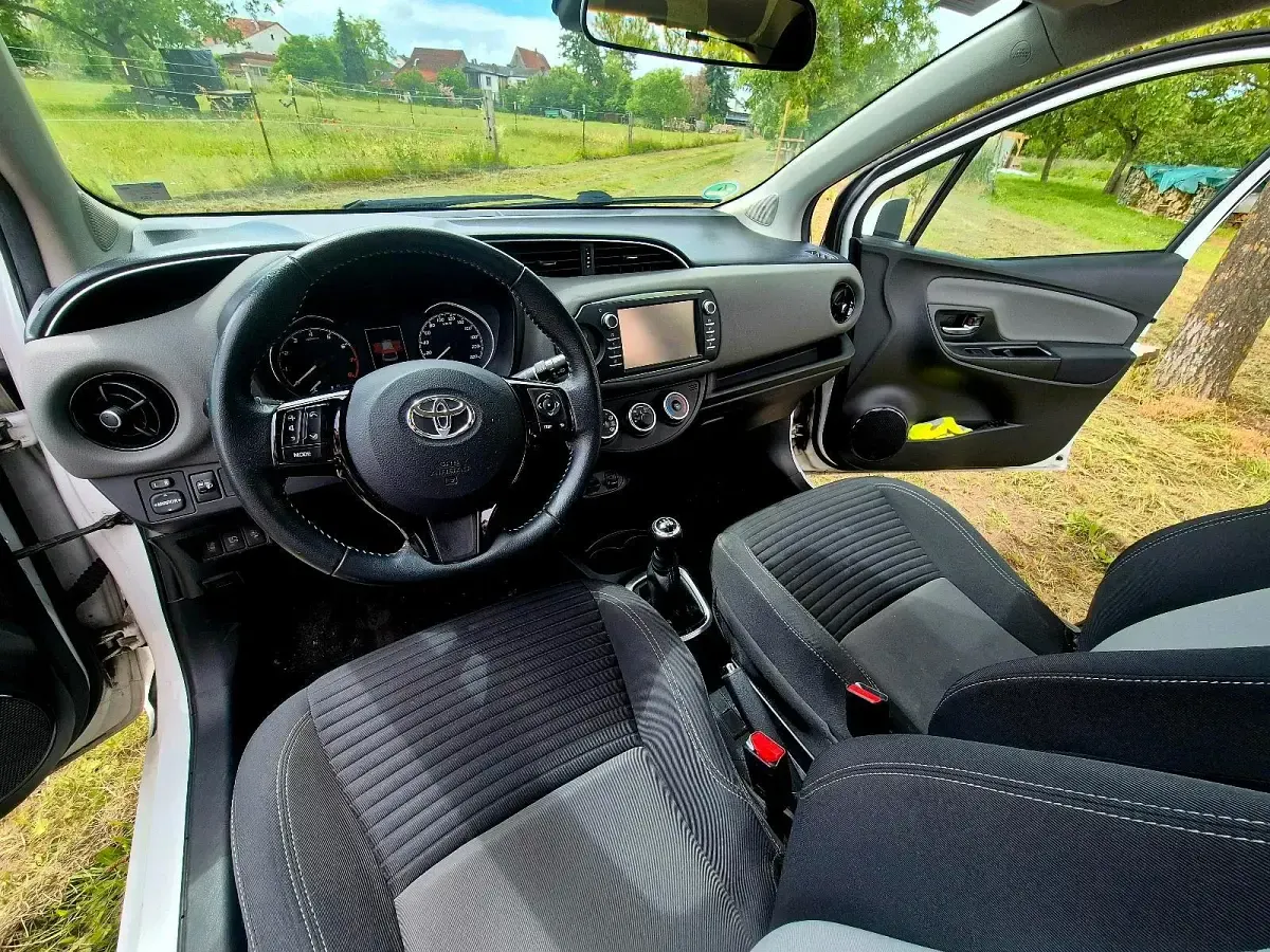 Gebraucht Toyota Yaris 69 PS (50 kW) 2018 Weiß Kleinwagen