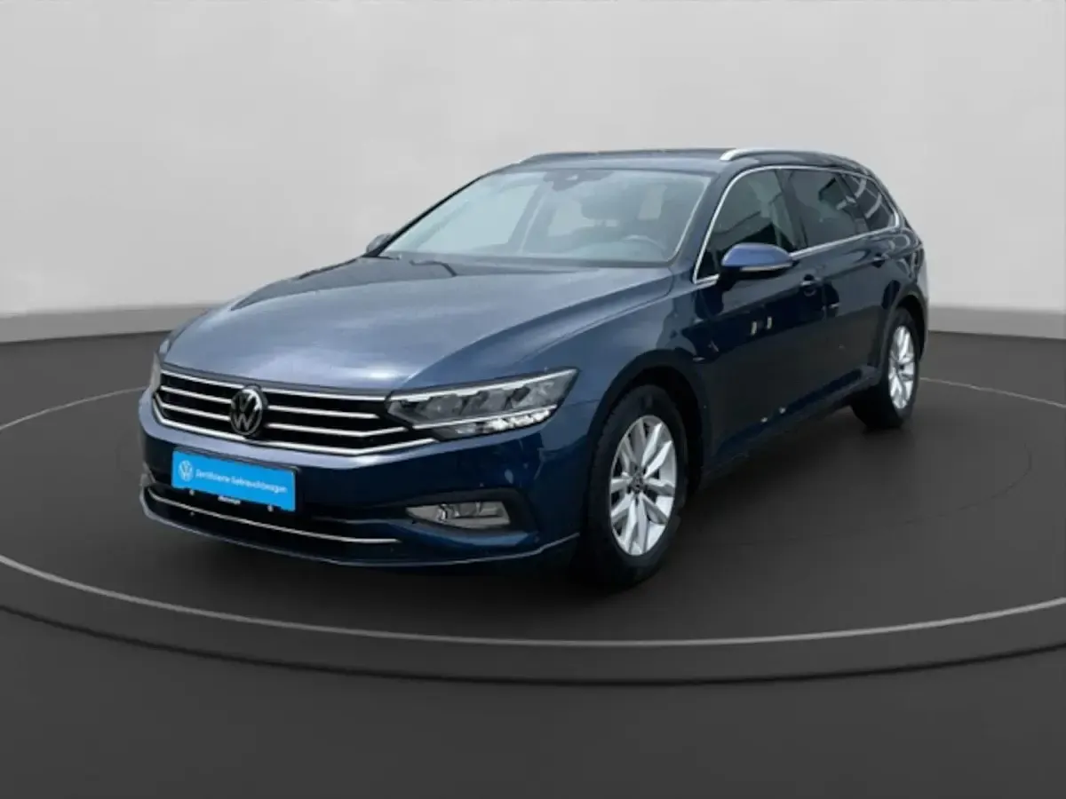 Gebraucht VW Passat Business 150 PS (110 kW) 2023 Blau Kombi