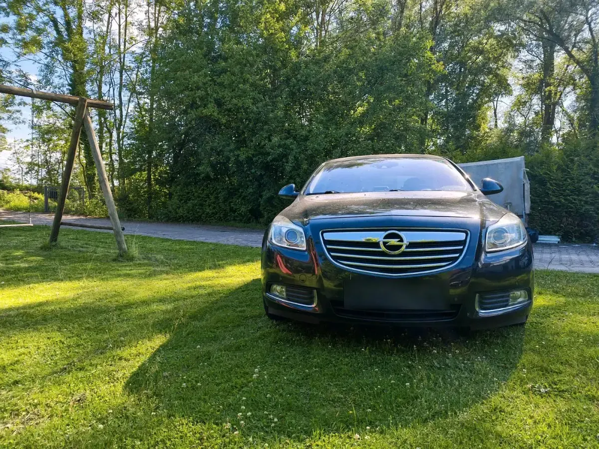 Gebraucht Opel Insignia 220 PS (161 kW) 2010 Schwarz Limousine