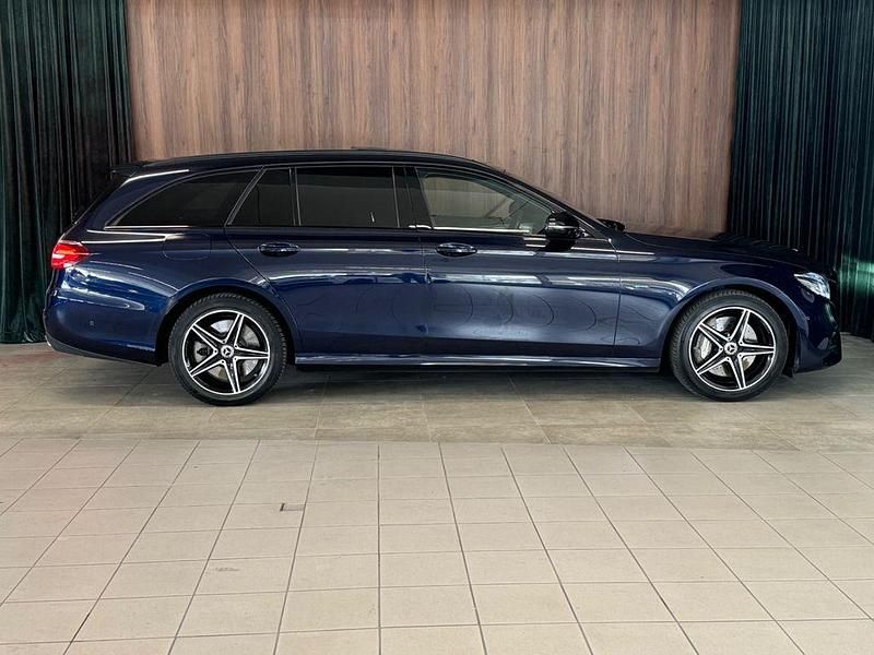 Gebraucht Mercedes E300 AMG 306 PS (225 kW) 2019 Blau Limousine