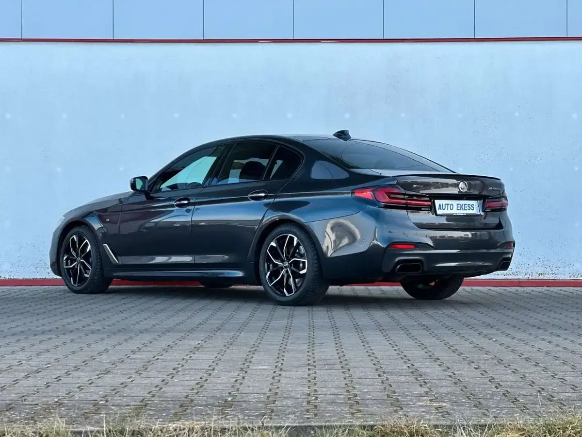 Gebraucht BMW 550 400 PS (294 kW) 2018 Sophistograu Limousine