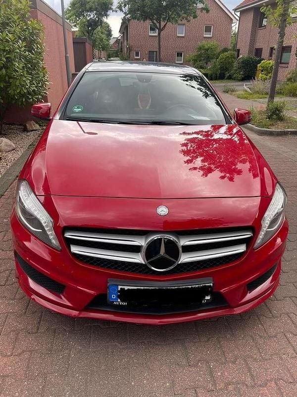 Rot Gebraucht 2014 Mercedes A180 AMG line Kleinwagen | 11.200 € (Fairer Preis) - Bild 1/4