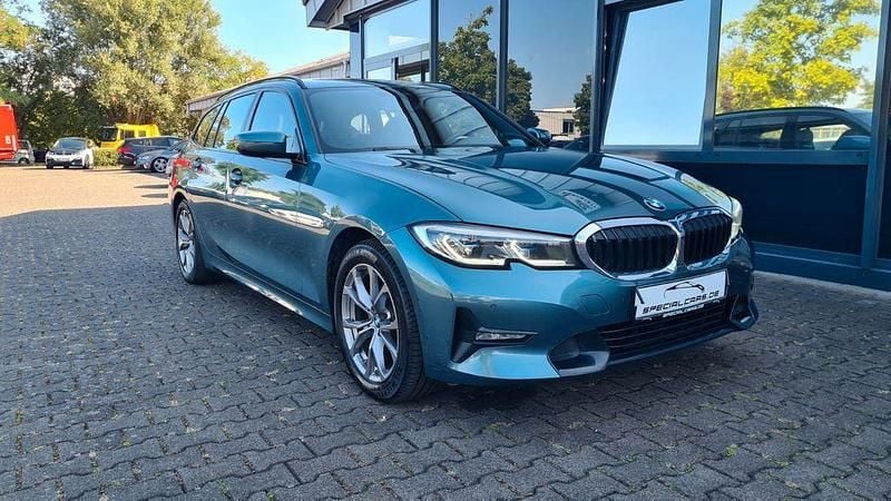 Blau Gebraucht 2021 BMW 320 Sport Line Limousine | 20.990 € (Superpreis) - Bild 1/4