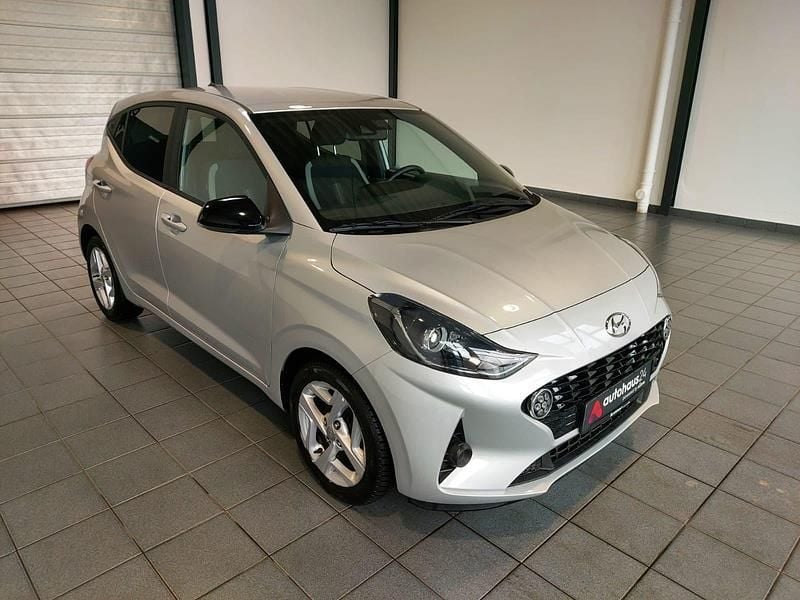 Silber Gebraucht 2023 Hyundai i10 GO! Kleinwagen | 12.290 € (Guter Preis) - Bild 1/4