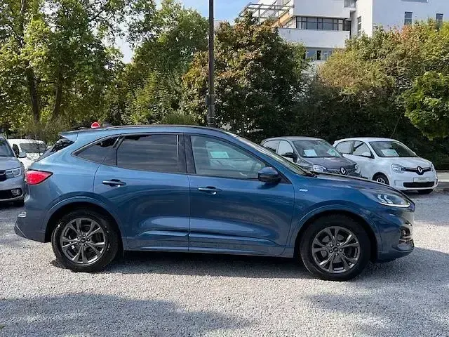 Usado Ford Kuga ST-Line 150 HP (110 kW) 2021 Azul SUV