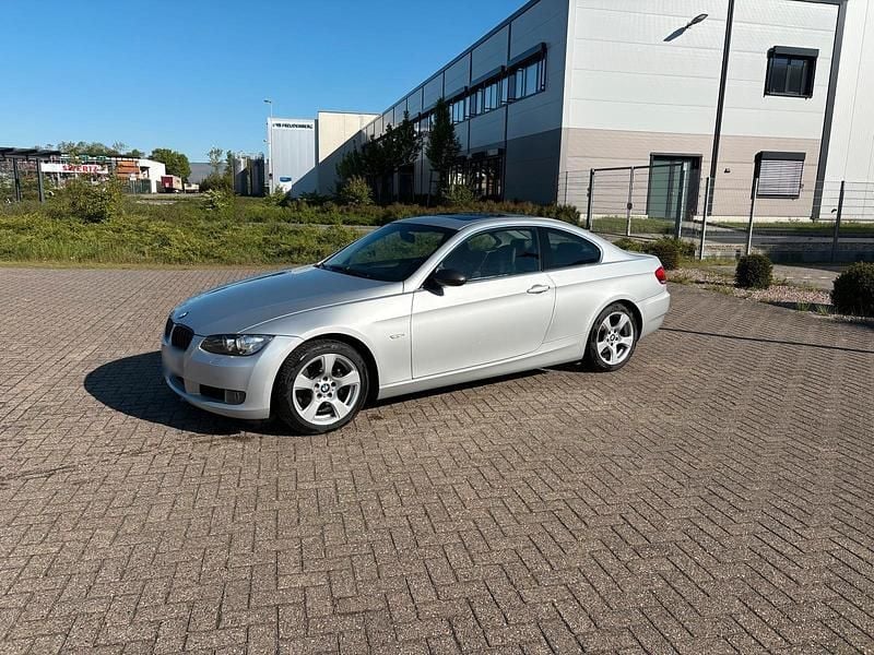 Gebraucht BMW 325 218 PS (160 kW) 2007 Silber Coupé