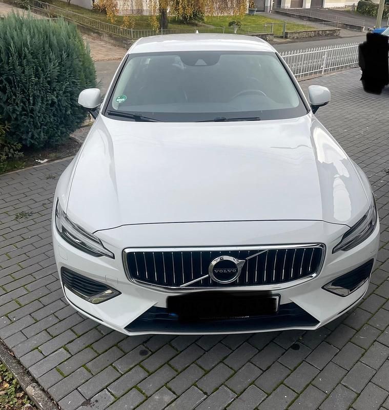 Weiß Gebraucht 2021 Volvo S60 Limousine | 28.999 € (Fairer Preis) - Bild 1/4