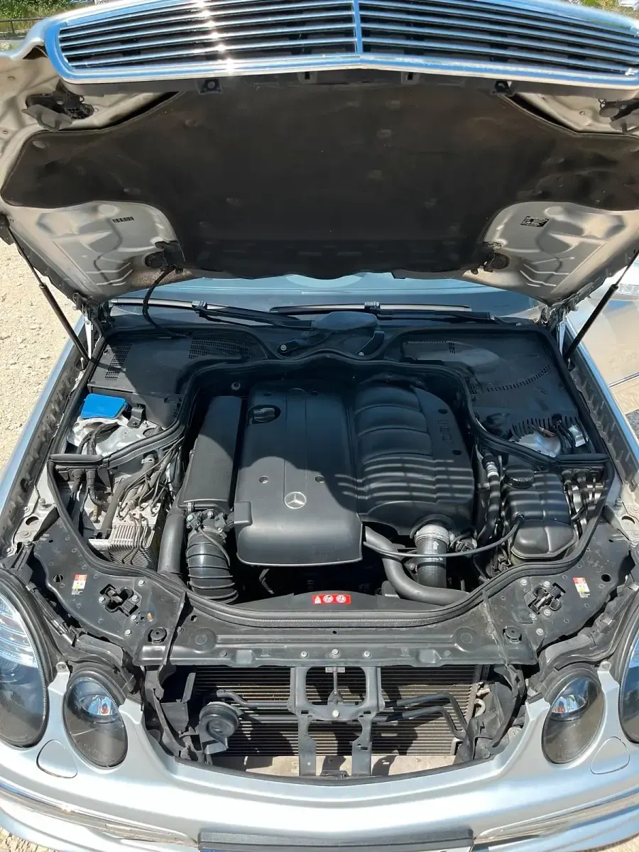 Gebraucht Mercedes E220 170 PS (125 kW) 2005 Silber Limousine