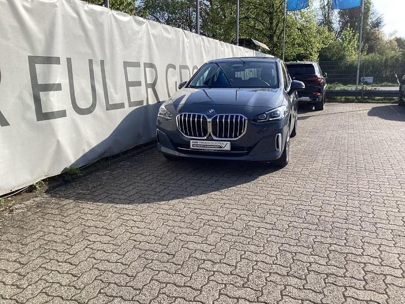 Gebraucht BMW 220 Active Tourer Luxury Line 170 PS (125 kW) 2025 Grau Van / Kleinbus
