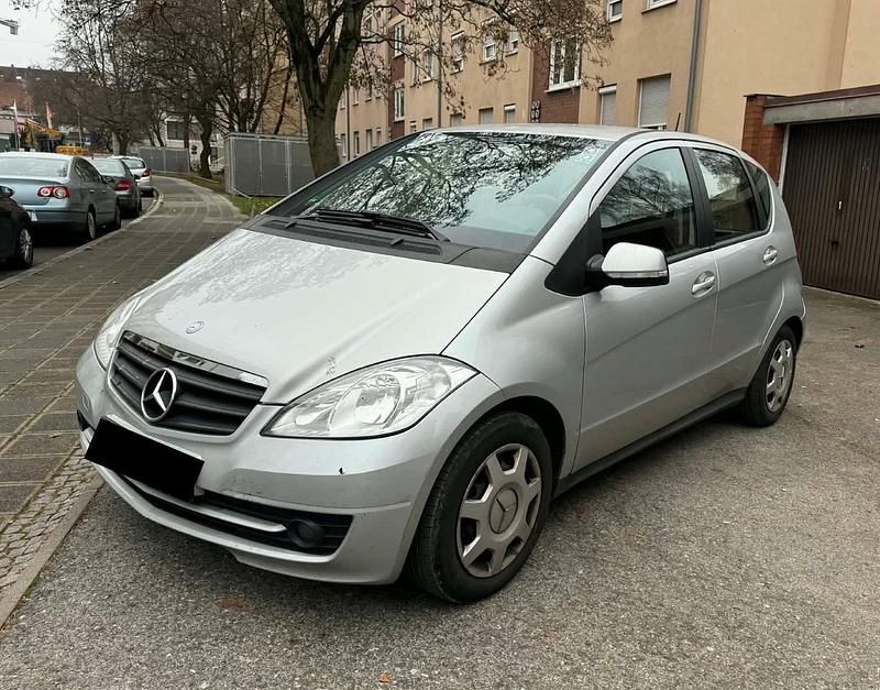 Gebraucht Mercedes A180 109 PS (80 kW) 2011 Silber Limousine