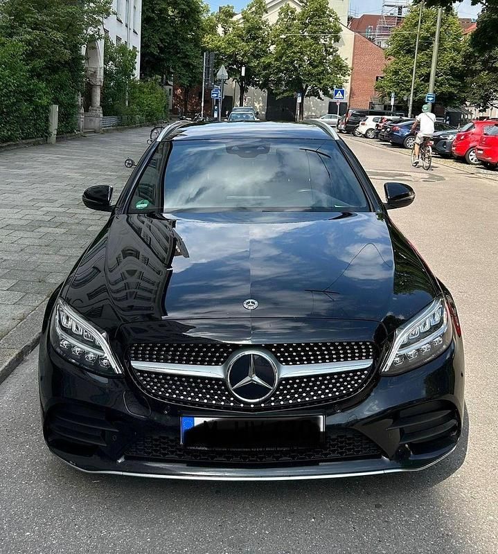 Schwarz Gebraucht 2018 Mercedes C220 AMG line Kombi | 15.990 € (Fairer Preis) - Bild 1/4