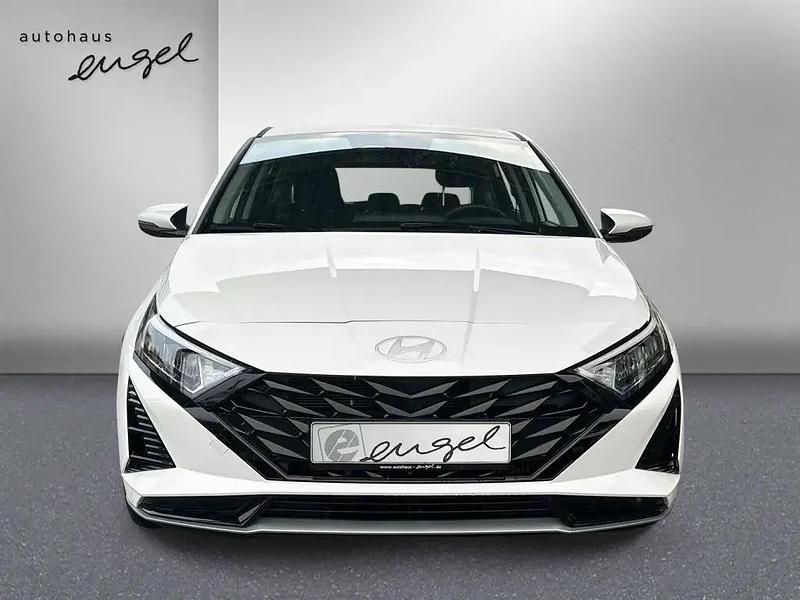Gebraucht Hyundai i20 Trend 101 PS (74 kW) 2024 Weiß Limousine