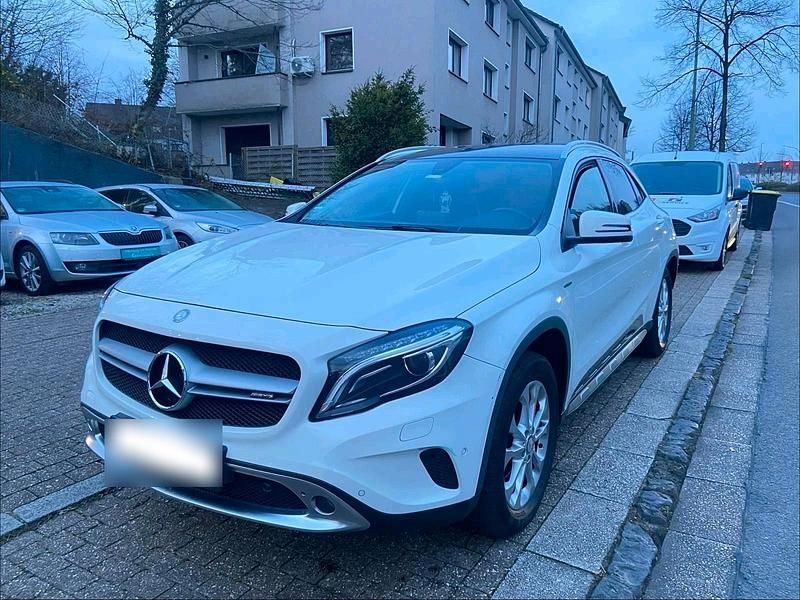 Gebraucht Mercedes GLA200 AMG 156 PS (114 kW) 2016 Weiß SUV