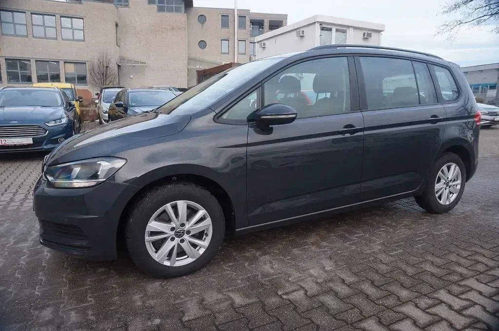 Gebraucht VW Touran Comfortline 150 PS (110 kW) 2022 Grau Van / Kleinbus