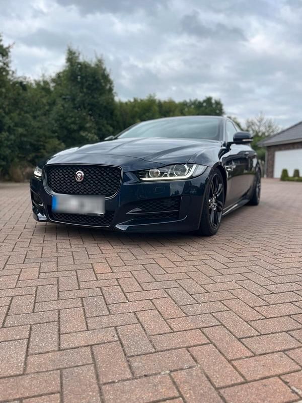 Blau Gebraucht 2018 Jaguar XE R Limousine | 16.500 € (Fairer Preis) - Bild 1/4