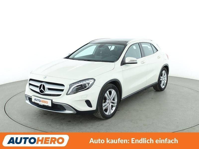 Weiß Gebraucht 2016 Mercedes GLA200 Urban SUV | 18.900 € (Fairer Preis) - Bild 1/3