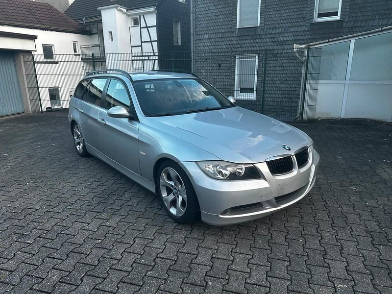 Gebraucht BMW 318 143 PS (105 kW) 2008 Silber Kombi