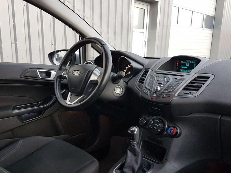 Gebraucht Ford Fiesta 82 PS (60 kW) 2015 Silber Kleinwagen