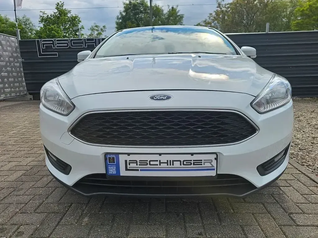 Usado Ford Focus 125 CV (91 kW) 2015 Blanco Berlina